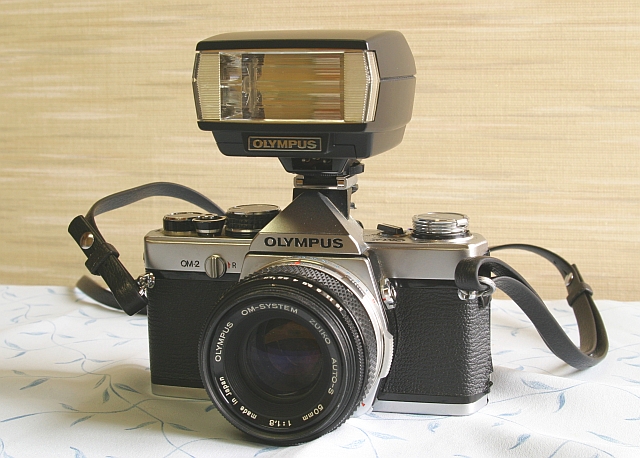 室内で保管しておりましたOLYMPUS Electronic Flash T20（ストロボ付）